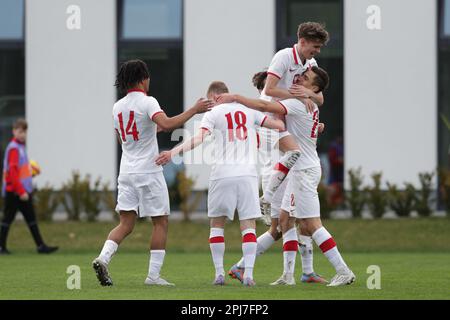 Cracovie, Pologne. 25th mars 2023. Les joueurs polonais célèbrent un but lors du match de 2023 élite du Championnat d'Europe des moins de 19 ans entre la Pologne et la Lettonie au centre d'entraînement de Cracovie. Note finale; Pologne 3:0 Lettonie. (Photo de Grzegorz Wajda/SOPA Images/Sipa USA) crédit: SIPA USA/Alay Live News Banque D'Images