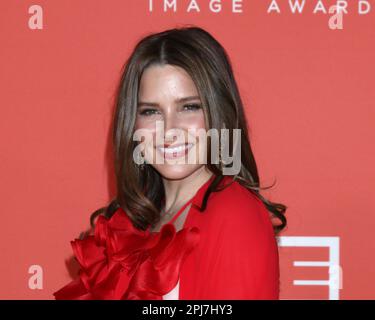 NAACP image Awards arrivées à l'Auditorium civique de Pasadena sur 26 février 2023 à Pasadena, CA avec: Sophia Bush où: Los Angeles, Californie, États-Unis quand: 25 Fév 2023 crédit: Nicky Nelson/WENN Banque D'Images