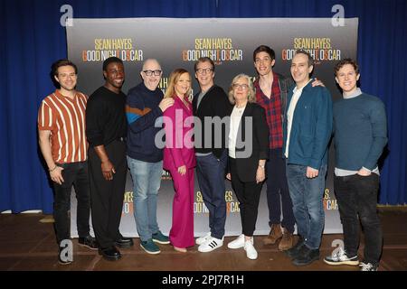 New York, N.-B. 31st mars 2023. Ben Rappaport, Marchánt Davis, Doug Wright, Emily Bergl, Sean Hayes, Lisa Peterson, John Zdrojeski, Peter Grosz, Alex Wyse à la conférence de presse pour LA BONNE NUIT, OSCAR Broadway production Press Event, New 42 Studios, New York, NB 31 mars 2023. Crédit : Manoli Figetakis/Everett Collection/Alay Live News Banque D'Images