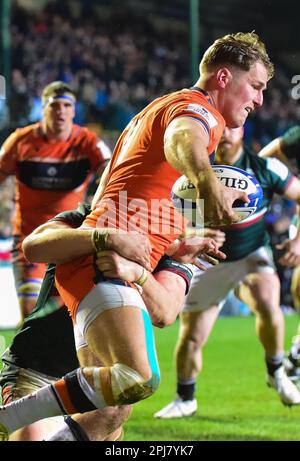 Leicester Tigers Rugby / Edinburgh Rugby Team au stade Mattioli de Leicester, Royaume-Uni, le 31 mars 2023. Duhan Van Der Merwe (Édimbourg) s'est attaqué sur la ligne tactile d'Édimbourg au stade de rugby Mattioli, Leicester, Royaume-Uni Credit: Mark Dunn/Alay Live News Banque D'Images