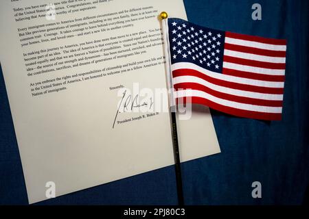 Denver, Colorado - 3.16.2023: Lettre de naturalisation du président des États-Unis Joe Biden Banque D'Images