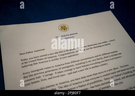 Denver, Colorado - 3.16.2023: Lettre de naturalisation du président des États-Unis Joe Biden Banque D'Images