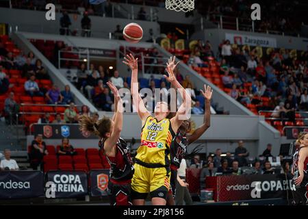 Saragosse, Espagne. 31st mars 2023. Marianna Tolo de Spar Girona (C) en action pendant les quarts de finale de la coupe de la Reine au Pavillon principe Felipe(Saragosse, quarts de finale de la coupe de la Reine) Lointek Gernika Bizkaia 79:65 Spar Girona crédit: SOPA Images Limited/Alay Live News Banque D'Images