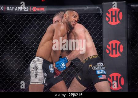 Temecula, Californie, États-Unis. 31st mars 2023. TEMECULA, CALIFORNIE - MARS 31: (G-D) Archie Colgan combat Justin Montalvo dans leur combat léger lors de l'événement Bellator 293 au Pechanga Resort and Casino on 31 mars 2023 à Temecula, Californie, États-Unis. (Credit image: © Matt Davies/PX Imagens via ZUMA Press Wire) USAGE ÉDITORIAL SEULEMENT! Non destiné À un usage commercial ! Crédit : ZUMA Press, Inc./Alay Live News Banque D'Images