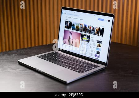 HCMC, Vietnam - mars 2023. MacBook Pro 14 pouces M2 Banque D'Images