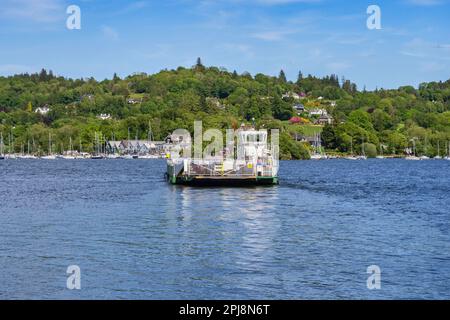 'allard', le traversier par câble traversant le lac Windermere en partant loin de Sawrey pour Bowness. Banque D'Images