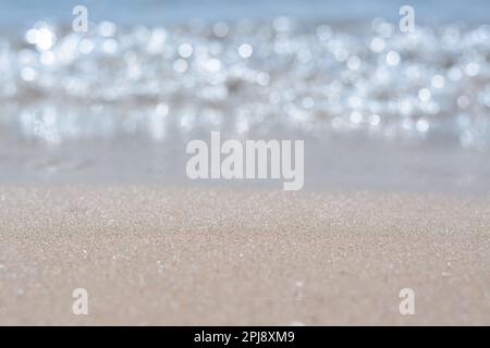 Plage de sable près de la mer par beau temps, vue rapprochée Banque D'Images