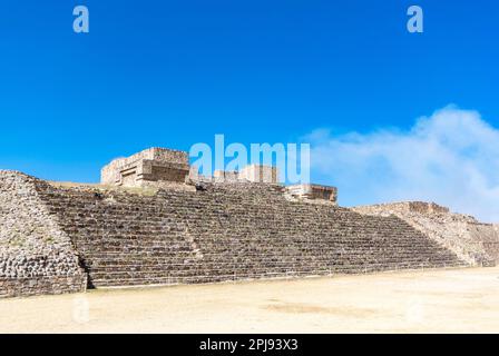 Monte Alban, Oaxaca de Juárez, Mexique, Une pyramide maya de Monte Alban Banque D'Images