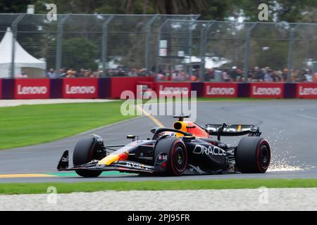 Melbourne, Australie, 1 avril 2023. Max Verstappen (1) conduite pour Oracle Red Bull™ course Max Verstappen (1) conduite pour Oracle Red Bull Racing pendant la Formule 1 Practice 3 au Grand Prix australien de Formule 1 sur 01 avril 2023, au circuit du Grand Prix de Melbourne à Albert Park, en Australie. Crédit : Dave Helison/Speed Media/Alamy Live News Banque D'Images