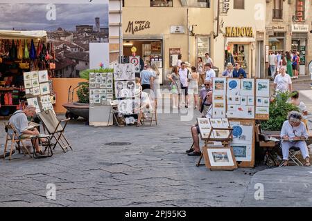 Florence, Italie - 23 juillet 2022:touristes dans les rues historiques de la célèbre ville toscane Banque D'Images