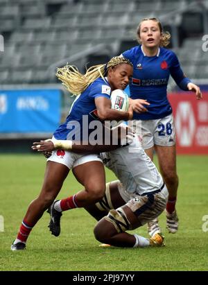 Hong Kong. 1st avril 2023. Ian Jason (L) de France participe au match de billard C féminin entre les États-Unis et la France au World Rugby Sevens Series 2023 dans le sud de la Chine, Hong Kong, 1 avril 2023. Crédit : Lo Ping Fai/Xinhua/Alamy Live News Banque D'Images