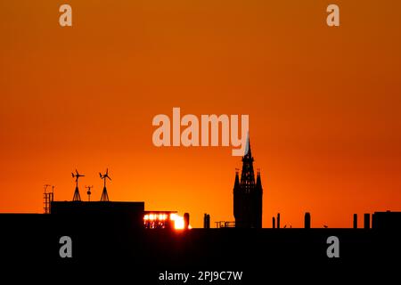 Coucher de soleil sur l'université, Glasgow Banque D'Images