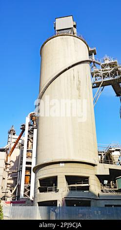 Usine de ciment à Vallcarca, El Garraf, Barcelone, Catalunya, Espagne,Europe Banque D'Images