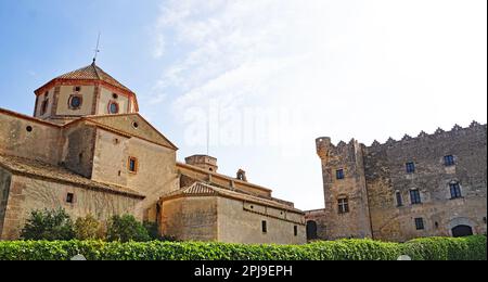 Eglise de Sant Marti et château d'Altafulla, Tarragone, Catalunya, Espagne, Europe Banque D'Images