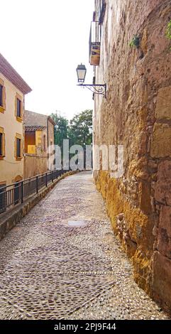 Eglise de Sant Marti et château d'Altafulla, Tarragone, Catalunya, Espagne, Europe Banque D'Images