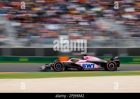 Melbourne, Australie, 1 avril 2023. Esteban Ocon (31) à bord de l'écurie BWT Alpine F1 au cours de l'année FP3 au Grand Prix australien de Formule 1 sur 01 avril 2023, au circuit du Grand Prix de Melbourne à Albert Park, en Australie. Crédit : Ivica Glavas/Speed Media/Alay Live News Banque D'Images