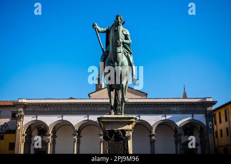 La statue équestre de Giambologna du Grand-Duc Ferdinando i de' Medici sur la Piazza della Santissima Annunziata à Florence, en Italie Banque D'Images