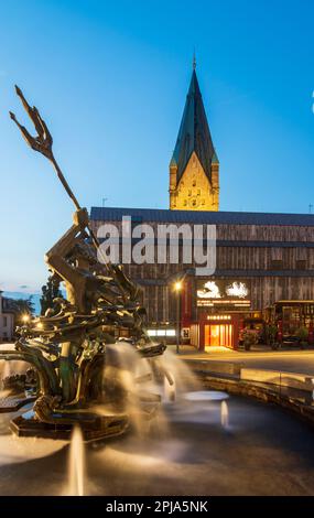 Paderborn: Cathédrale de Paderborn, Erzbischöfliches Diözesanmuseum (Musée de l'Archevêque Diocesan), place Markt, fontaine Neptunbrunnen dans la forêt de Teutoburg Banque D'Images