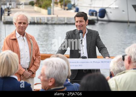 Cannes, France. 31st mars 2023. Cérémonie de dévoilement des estampes de Philippe Monnet au Promenade maritime de la renommée de Cannes en présence du navigateur français et de David Lisnard, Maire de Cannes, devant le Capitole de Port Pierre Canto, boulevard de la Croisette, Cannes, France, sur 31 mars 2023. Photo de Lionel Urman/ABACAPRESS.COM crédit: Abaca Press/Alay Live News Banque D'Images