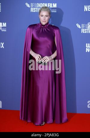 GRETA Gerwig participe à la première britannique « White Noise » au Royal Festival Hall de Londres. (Photo de Fred Duval / SOPA Images / Sipa USA) Banque D'Images