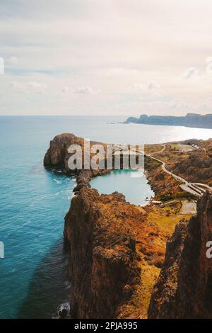 Rhodes vue aérienne St. La baie de Paul paysage de mer en Grèce coeur forme de piscine naturelle destinations belles Banque D'Images