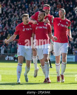 Wrexham, Wrexham County Borough, pays de Galles. 1st avril 2023. Wrexham célèbre le but d'Eoghan O'Connell, lors du club de football de l'association Wrexham V Oldham Athletic Association football Club au champ de courses, dans la Vanarama National League. (Image de crédit : ©Cody Froggatt/Alamy Live News) Banque D'Images