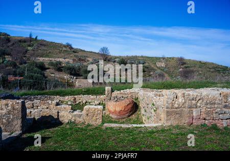 Vue sur le vieux pot de la vieille ville de Morgantina site archéologique de la Sicile. Italie Banque D'Images