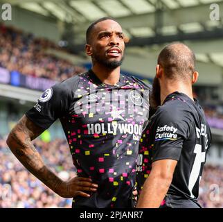 Brighton, Royaume-Uni. 01st avril 2023. Ivan Toney, de Brentford, se tourne vers les fans de Brighton pour célébrer son objectif en obtenant le score 1-2 lors du match de la Premier League entre Brighton & Hove Albion et Brentford à l'Amex on 1 avril 2023 de Brighton, en Angleterre. (Photo de Jeff Mood/phcimages.com) Credit: PHC Images/Alamy Live News Banque D'Images