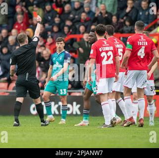 Wrexham, Wrexham County Borough, pays de Galles. 1st avril 2023. Mike Fondop d'Oldham a envoyé, pendant le Wrexham Association football Club V Oldham Athletic Association football Club au terrain de course, dans la Vanarama National League. (Image de crédit : ©Cody Froggatt/Alamy Live News) Banque D'Images