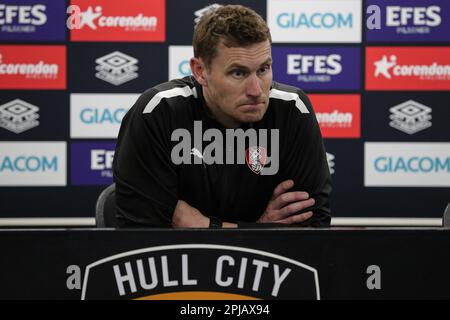 Hull, Royaume-Uni. 01st avril 2023. Matt Taylor Directeur de Rotherham United est interviewé après le match de championnat Sky Bet Hull City vs Rotherham United au MKM Stadium, Hull, Royaume-Uni, 1st avril 2023 (photo de James Heaton/News Images) à Hull, Royaume-Uni, le 4/1/2023. (Photo de James Heaton/News Images/Sipa USA) crédit: SIPA USA/Alay Live News Banque D'Images