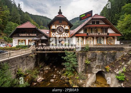 La plus grande horloge de coucou du monde près de Triberg im Schwarzwald, quartier de la Forêt-Noire. Triberg, Bade-Wurtemberg, Allemagne, août 2022 Banque D'Images