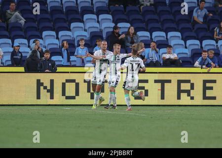 1st avril 2023 ; Allianz Stadium, Sydney, Nouvelle-Galles du Sud, Australie : football a-League, Le FC de Sydney contre Western United ; Connor pain de Western United fête avec ses coéquipiers après avoir marqué le deuxième but de son équipe en 25th minutes Banque D'Images