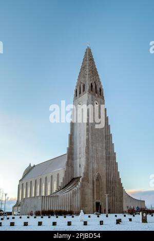 Vue de l'église Hallgrimskirkja à Reykjavik Banque D'Images