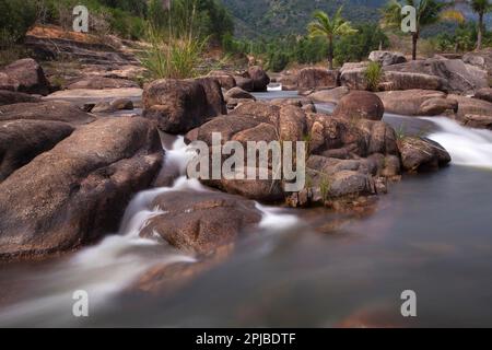 Cascade, parc national Yersin, Ninh Thuan, Nha Trang, Vietnam Banque D'Images