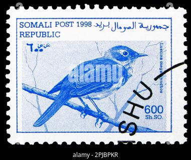 MOSCOU, RUSSIE - 26 MARS 2023: Timbre-poste imprimé en Somalie montre Nightingale (Luscina megarhynchus), série, vers 1998 Banque D'Images