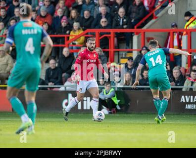 Wrexham, Wrexham County Borough, pays de Galles. 1st avril 2023. Elliot Lee de Wrexham sur le ballon, pendant Wrexham Association football Club V Oldham Athletic Association football Club au terrain de course, dans la Vanarama National League. (Image de crédit : ©Cody Froggatt/Alamy Live News) Banque D'Images