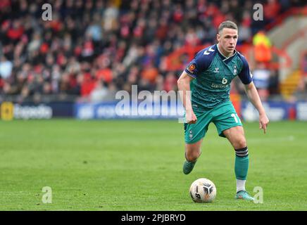 John Rooney de Oldham Athletic Association football Club pendant le match de la Vanarama National League entre Wrexham et Oldham Athletic au GlyndÅµr University Racecourse Stadium, Wrexham, le samedi 1st avril 2023. (Photo : Eddie Garvey | ACTUALITÉS MI) Credit : ACTUALITÉS MI et sport /Actualités Alay Live Banque D'Images