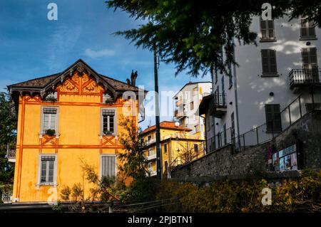 Le Liberty style Bellavista Boutique Hotel se trouve sur la Piazza Bonacossa à Brunate, la ville au sommet d'une colline surplombant la ville de Côme, en Italie. Banque D'Images