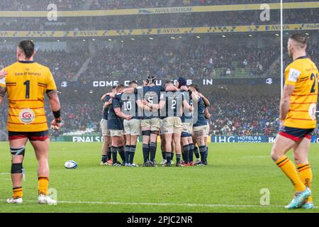 Dublin, Irlande. 01st avril 2023. Les joueurs de rugby Leinster dans un caucus lors de la coupe des champions Heineken, Round de 16, match entre le rugby Leinster et le rugby Ulster au stade Aviva de Dublin, Irlande sur 1 avril 2023 (photo par Andrew SURMA/ Credit: SIPA USA/Alay Live News Banque D'Images