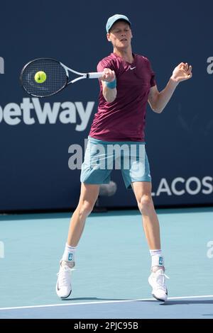 Miami Gardens, Floride, États-Unis. 28th mars 2023. Mars 28 - Miami Gardens: Jannik, le pécheur de l'Italie, bat Andrey Rublev pendant la ronde 3rd de l'Open de Miami 2023 par Itau. (Credit image: © Andrew Patron/ZUMA Press Wire) USAGE ÉDITORIAL SEULEMENT! Non destiné À un usage commercial ! Banque D'Images