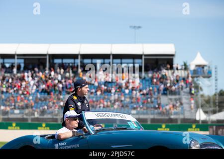 Melbourne, Australie, 2 avril 2023. Max Verstappen (1) en voiture pour le Red Bull Racing d'Oracle lors de la parade des pilotes au Grand Prix de Formule 1 d'Australie sur 02 avril 2023, au circuit du Grand Prix de Melbourne à Albert Park, en Australie. Crédit : Dave Helison/Speed Media/Alamy Live News Banque D'Images