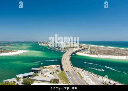 Vue aérienne de Saint John Bayou et Perdido Pass à Orange Beach, Alabama Banque D'Images