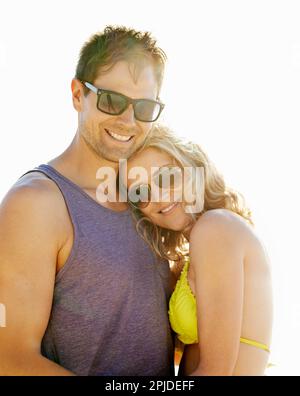 Bien vivre heureux toujours après. un couple se pose heureux pour une photo. Banque D'Images