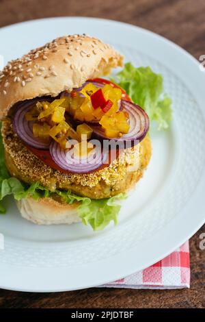 Pois chiches maison, hamburgers de Broccoli sur petits pains Banque D'Images