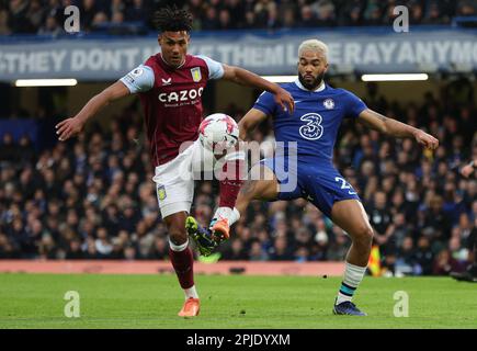 Londres, Royaume-Uni. 1st avril 2023. Reece James, de Chelsea, est défiée par Ollie Watkins, d'Aston Villa, lors du match de la Premier League à Stamford Bridge, Londres. Le crédit photo devrait se lire: Paul Terry/Sportimage crédit: Sportimage/Alay Live News Banque D'Images