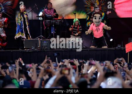 Mexico, Mexique. 1st avril 2023. Le groupe musical mexicain andin cumbia, Los Askis, au concert gratuit du Zocalo à Mexico. Sur 1 avril 2023 à Mexico, Mexique (Credit image: © Luis Barron/eyepix via ZUMA Press Wire) USAGE ÉDITORIAL SEULEMENT! Non destiné À un usage commercial ! Banque D'Images