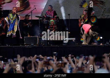 Mexico, Mexique. 1st avril 2023. Le groupe musical mexicain andin cumbia, Los Askis, au concert gratuit du Zocalo à Mexico. Sur 1 avril 2023 à Mexico, Mexique (Credit image: © Luis Barron/eyepix via ZUMA Press Wire) USAGE ÉDITORIAL SEULEMENT! Non destiné À un usage commercial ! Banque D'Images