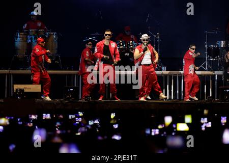 Mexico, Mexique. 1st avril 2023. Le groupe musical Kumbia Kings au concert gratuit dans le Zocalo à Mexico. Sur 1 avril 2023 à Mexico, Mexique (Credit image: © Luis Barron/eyepix via ZUMA Press Wire) USAGE ÉDITORIAL SEULEMENT! Non destiné À un usage commercial ! Banque D'Images