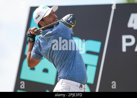 Orlando, Floride, États-Unis. 1st avril 2023. Sebastian Munoz de Torque débarque du 7th trous lors de la deuxième partie du LIV Golf Invitational - Orlando à l'Orange County National. (Credit image: © Debby Wong/ZUMA Press Wire) USAGE ÉDITORIAL SEULEMENT! Non destiné À un usage commercial ! Crédit : ZUMA Press, Inc./Alay Live News Banque D'Images