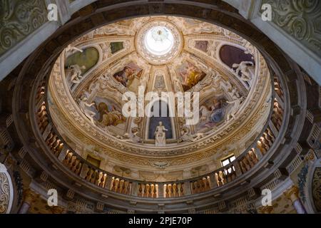 Vicenza, Italie - 13 août 2022: Villa la Rotonda ou Almerico Capra Valmarana desigend par Andrea Palladio Cupola intérieure avec des fresques d'Allessandro Banque D'Images